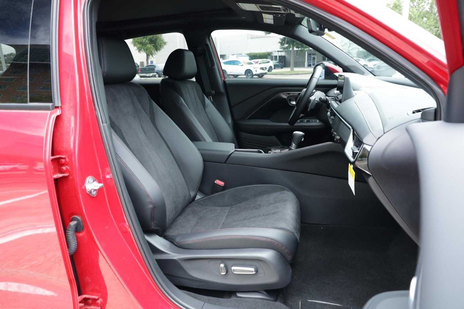 Thumbnail: 2025 Acura ADX - 13