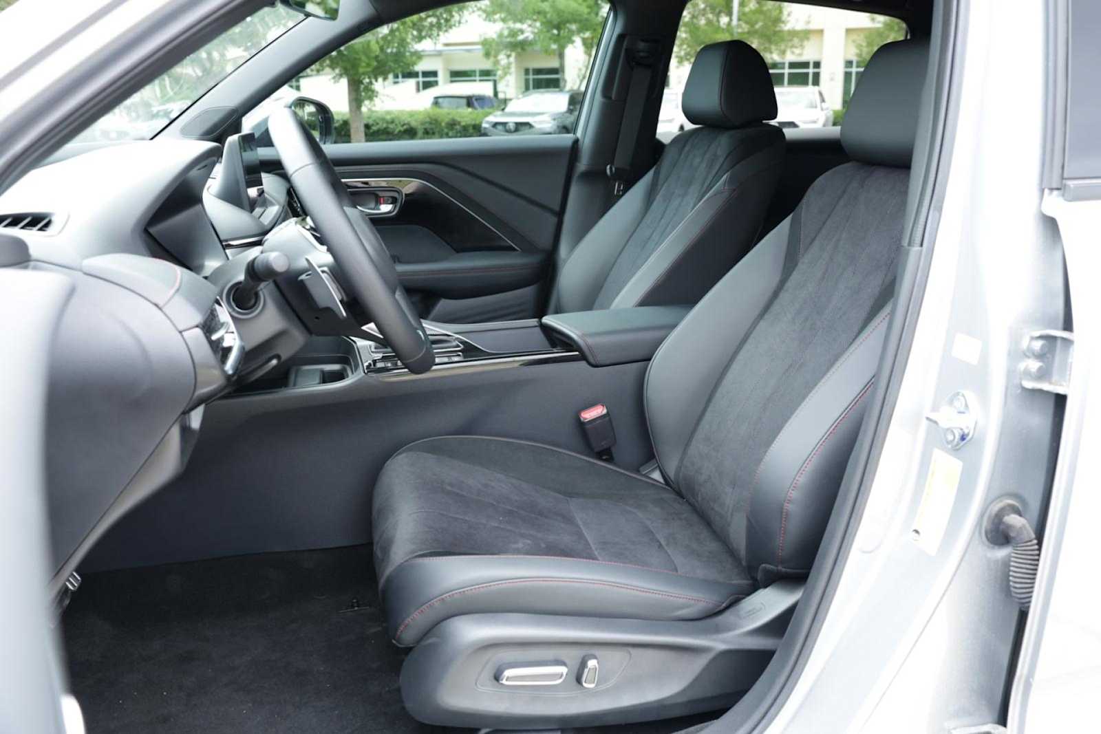 Thumbnail: 2025 Acura ADX - 11