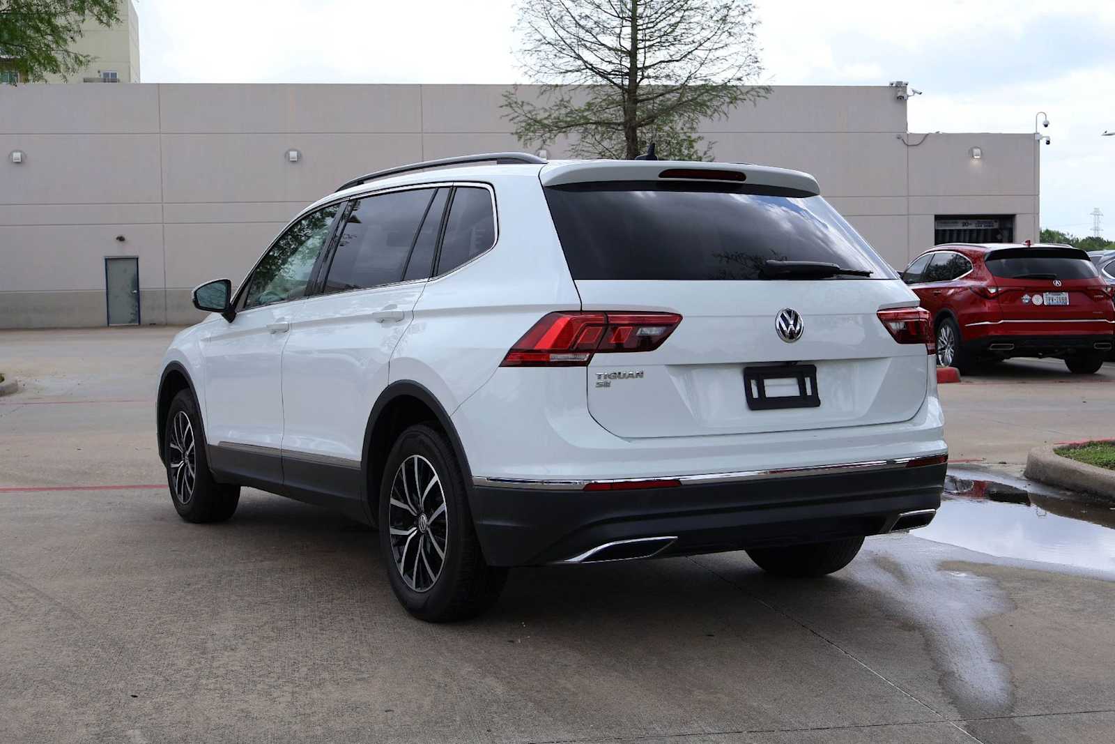 Thumbnail: 2021 Volkswagen Tiguan - 4