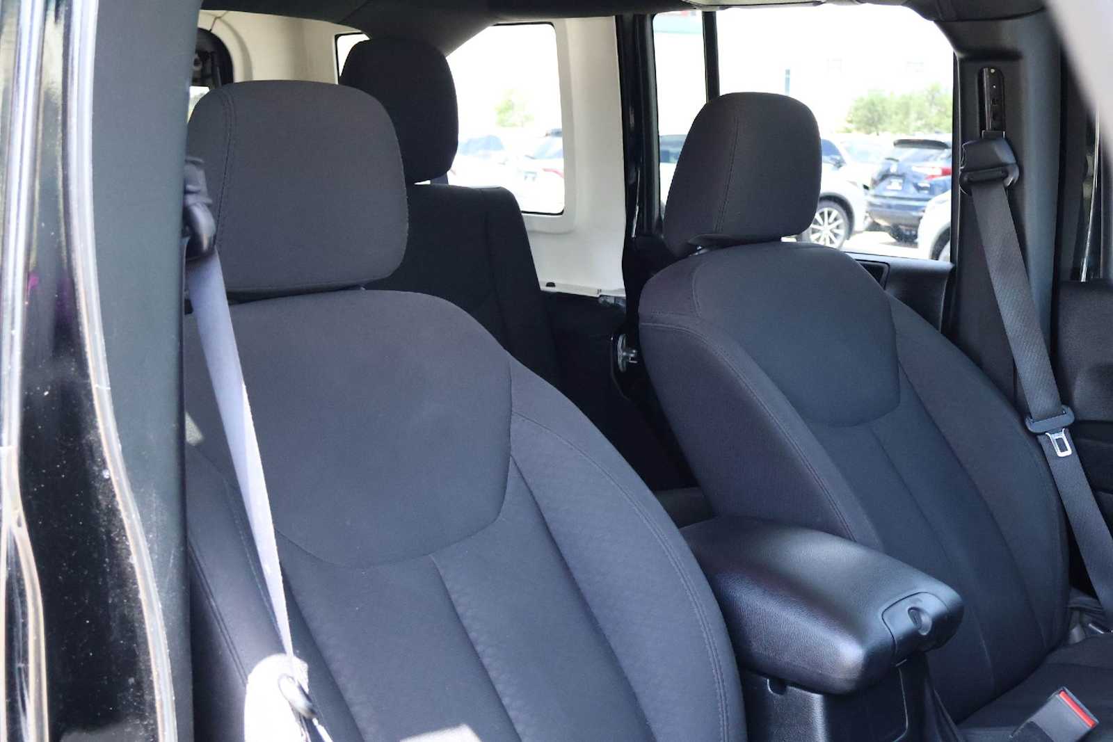 Thumbnail: 2016 Jeep Wrangler - 14