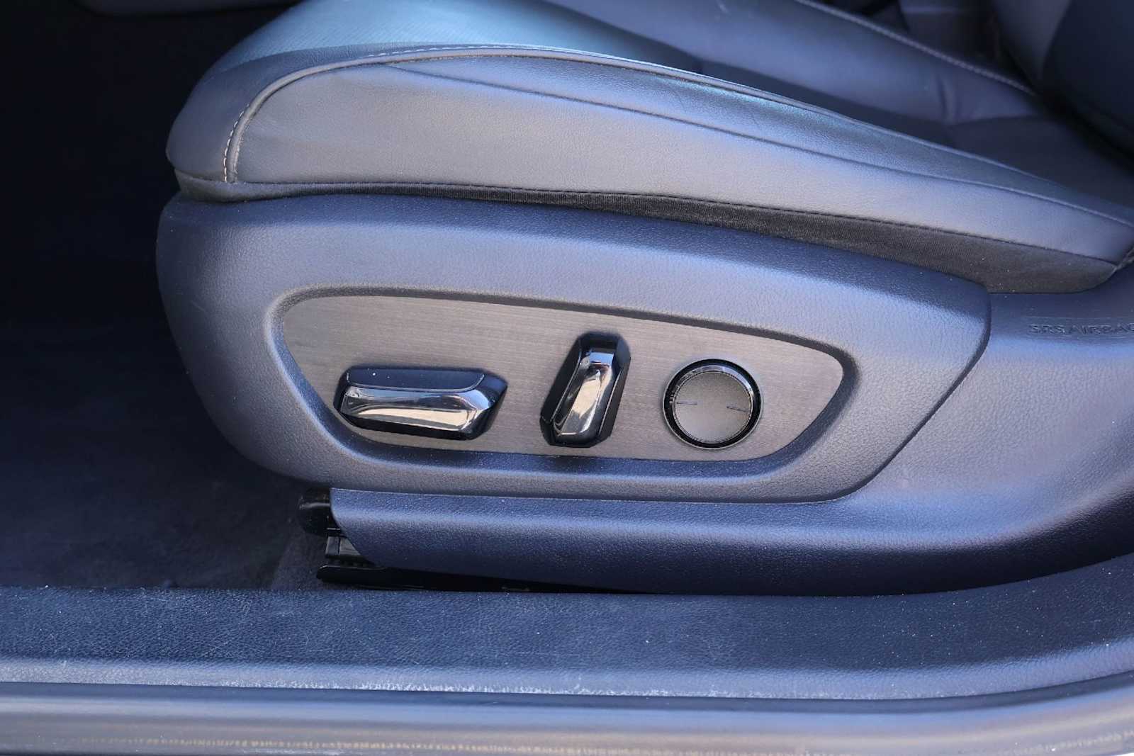 Thumbnail: 2023 Lexus ES - 24