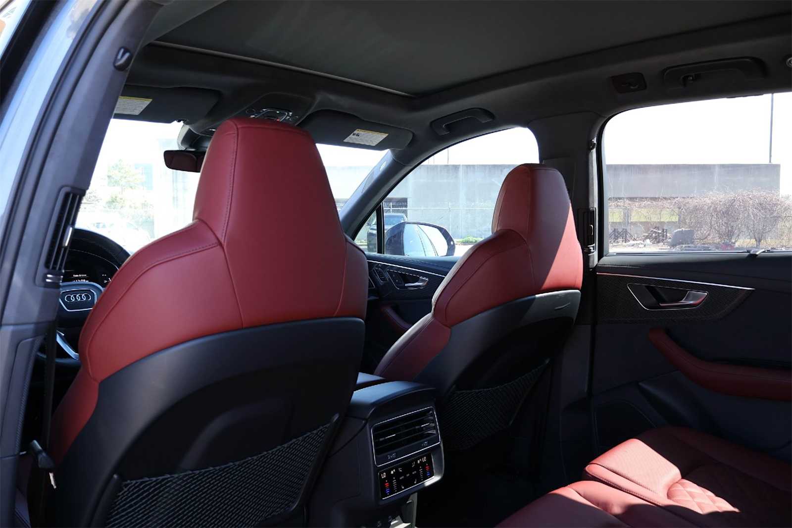 Thumbnail: 2024 Audi SQ7 - 12