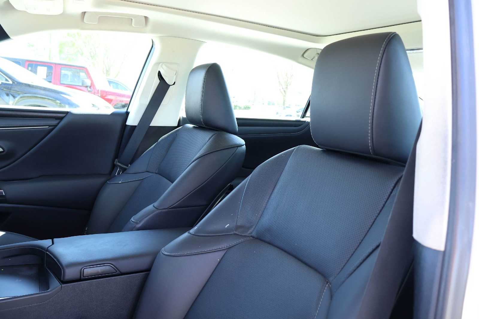 Thumbnail: 2023 Lexus ES - 11