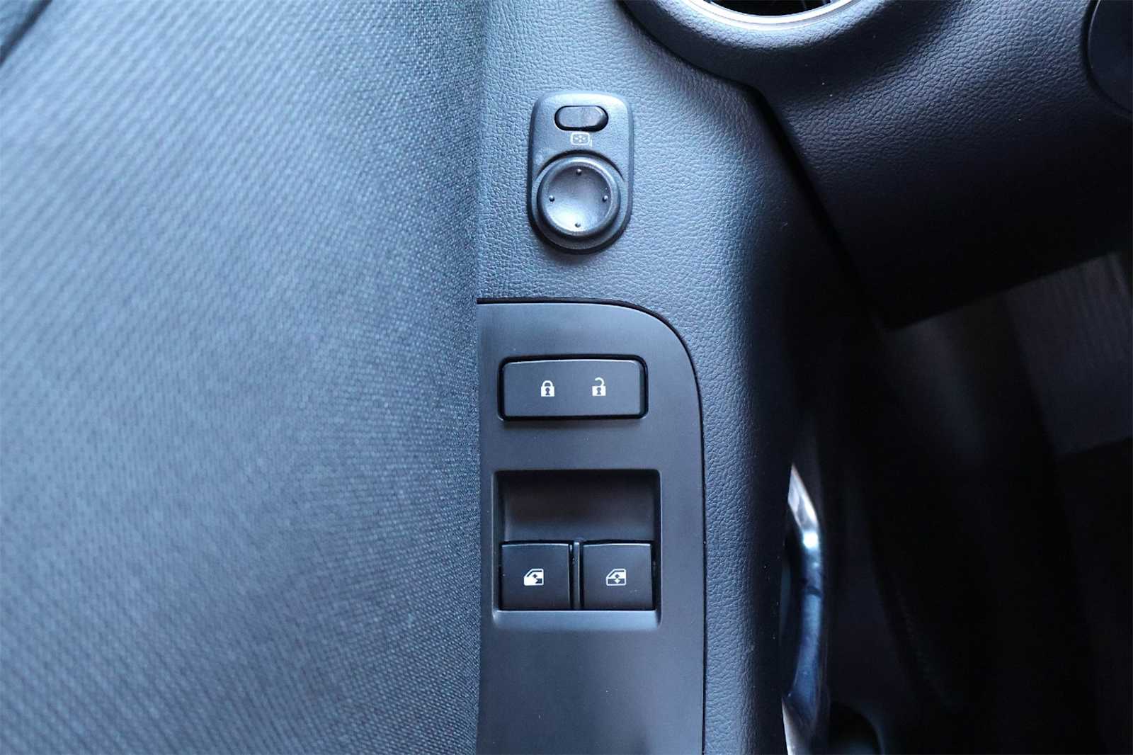 Thumbnail: 2014 Chevrolet Camaro - 23