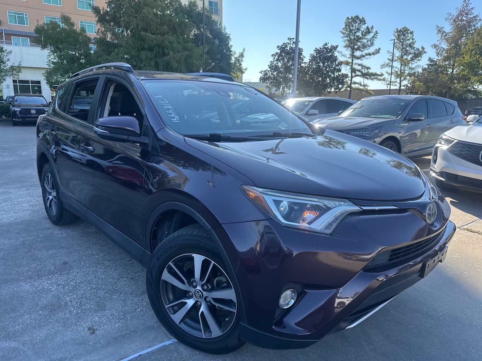 Thumbnail: 2018 Toyota RAV4 - 3