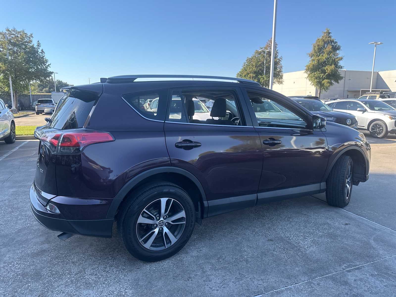 Thumbnail: 2018 Toyota RAV4 - 5