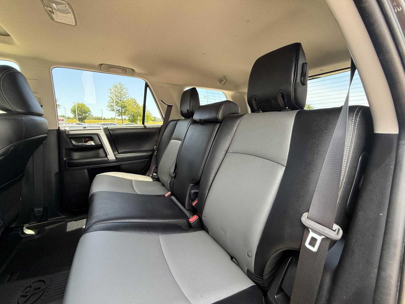 2017 Toyota 4Runner SR5 13