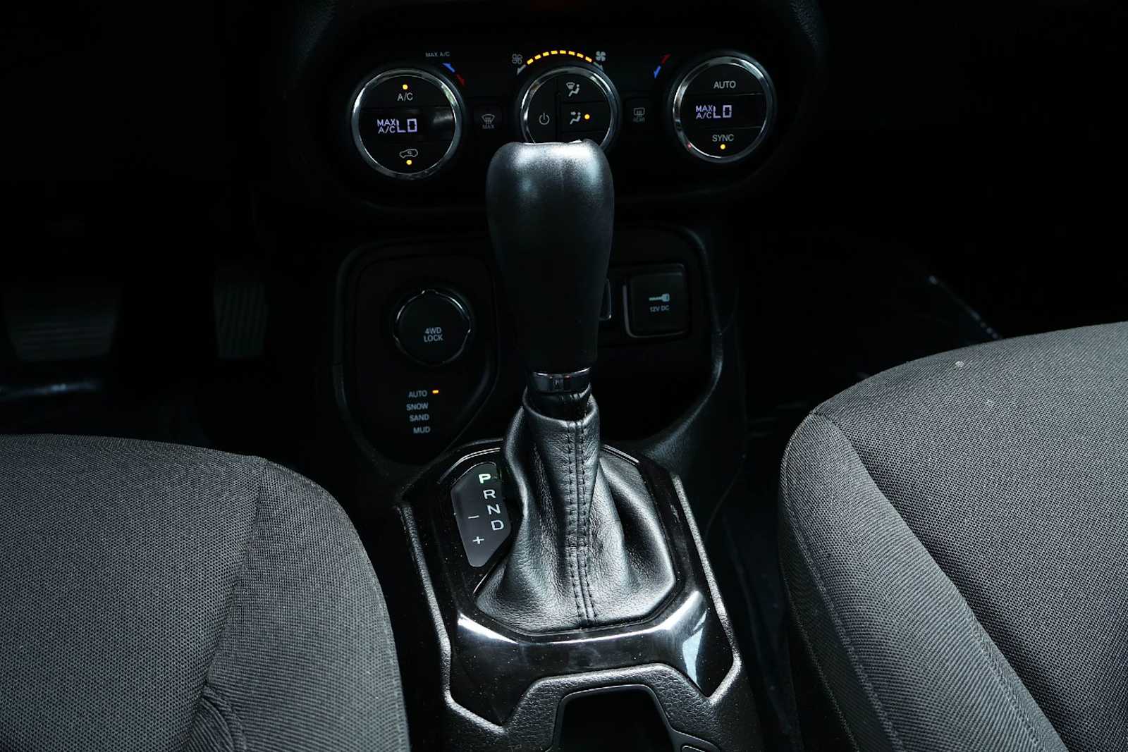 Thumbnail: 2016 Jeep Renegade - 17