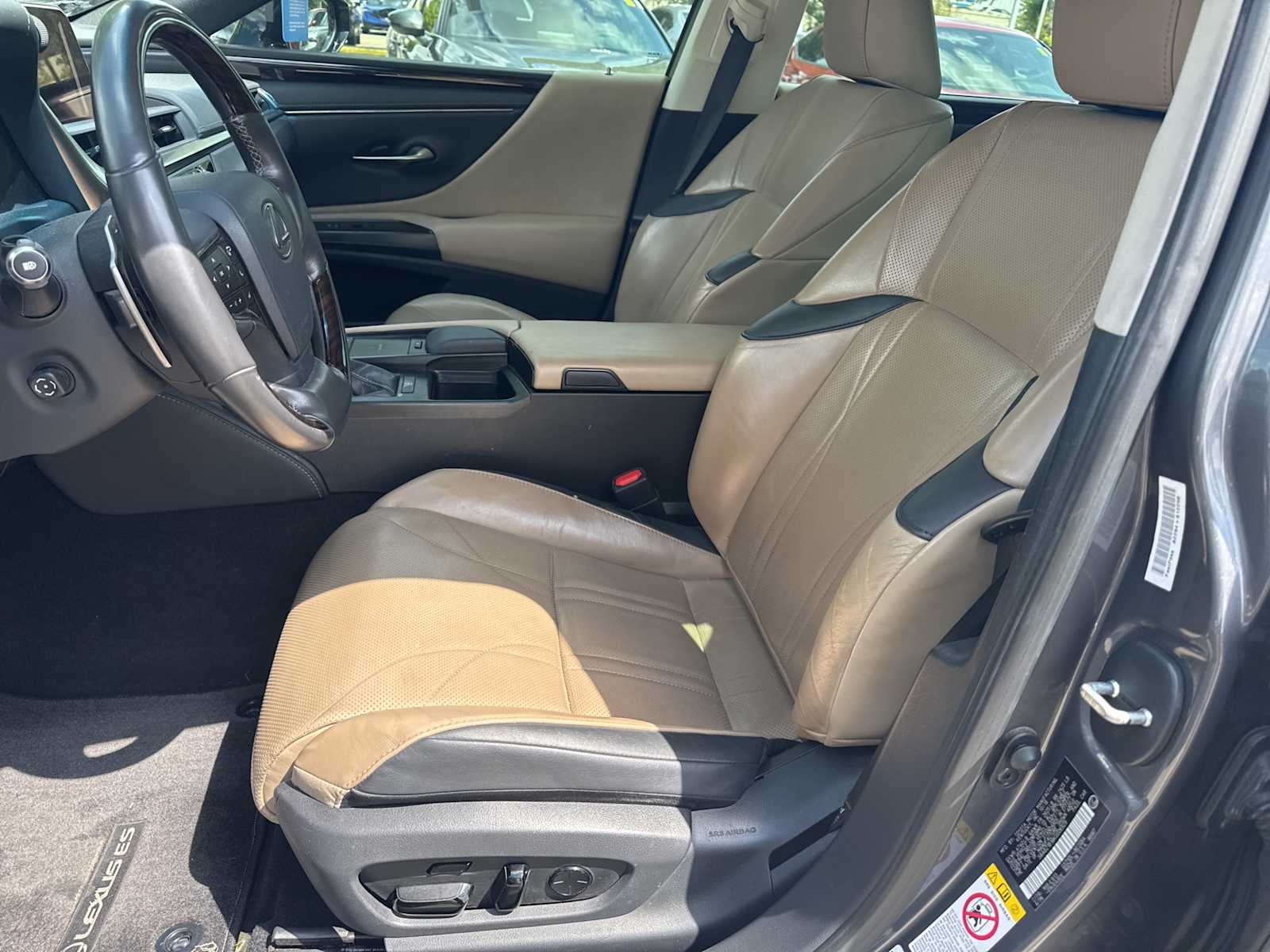 Thumbnail: 2019 Lexus ES - 6