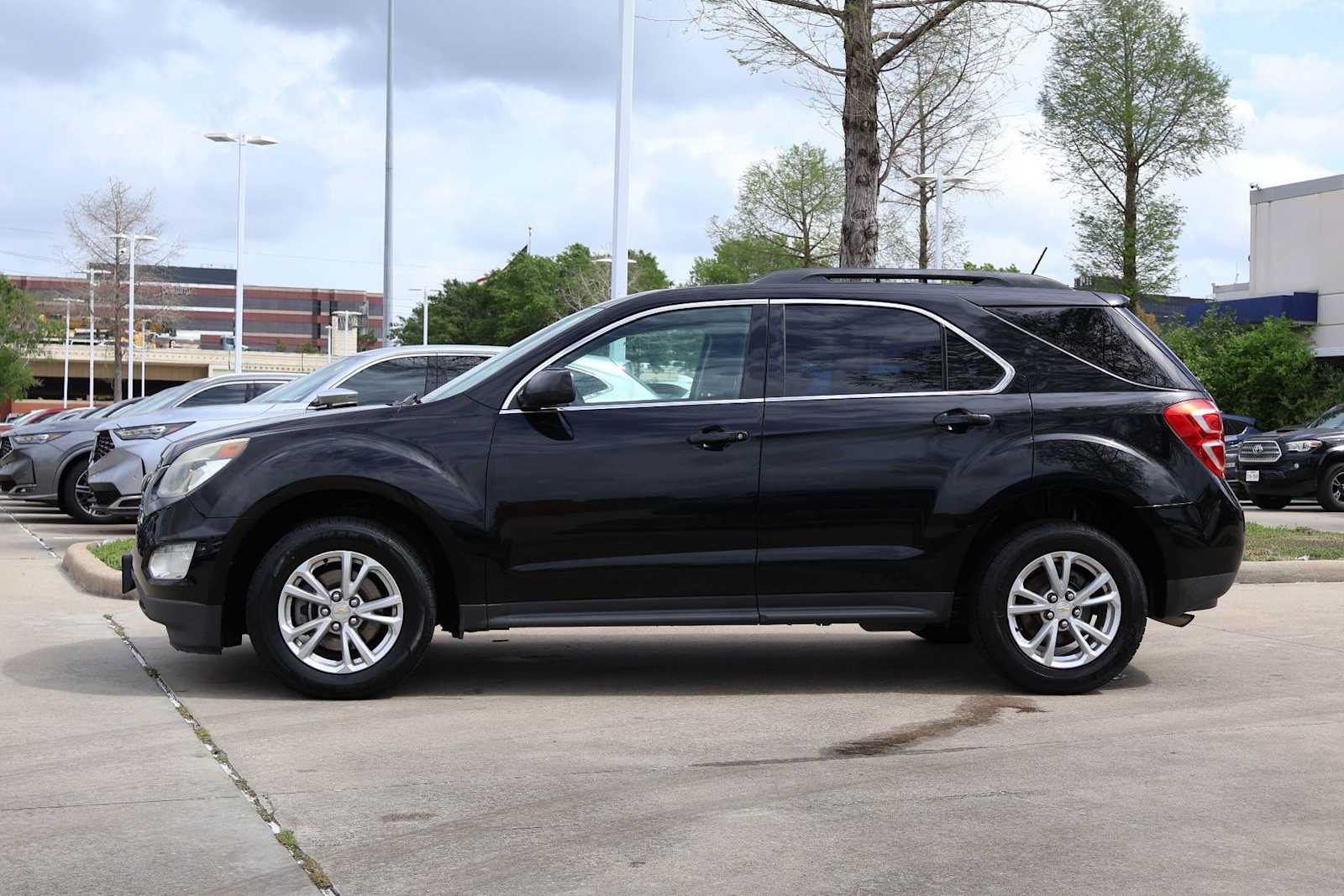 Thumbnail: 2017 Chevrolet Equinox - 3