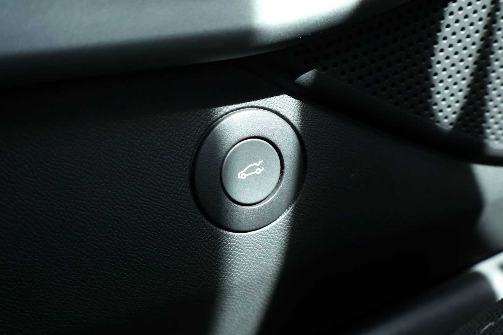 Thumbnail: 2018 Chevrolet Camaro - 26