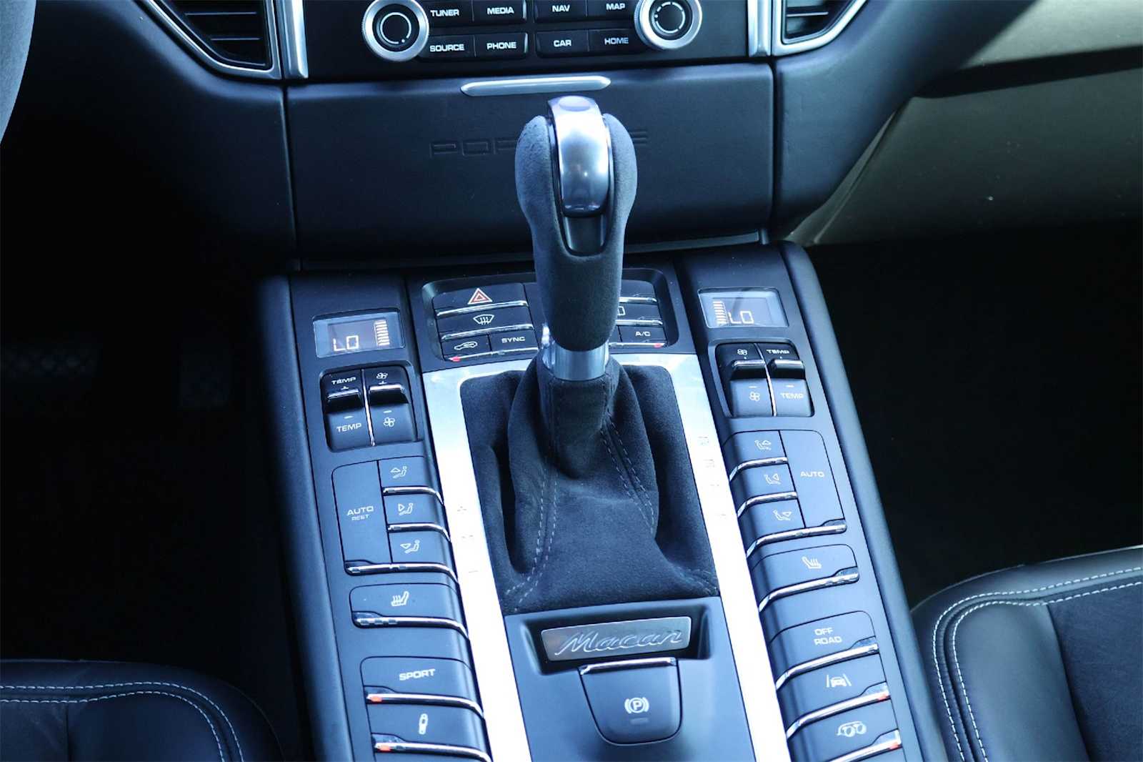 Thumbnail: 2017 Porsche Macan - 17