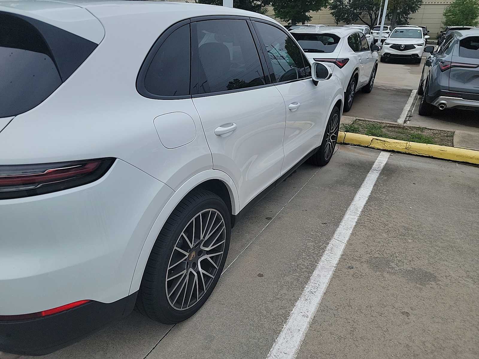 Thumbnail: 2022 Porsche Cayenne - 4