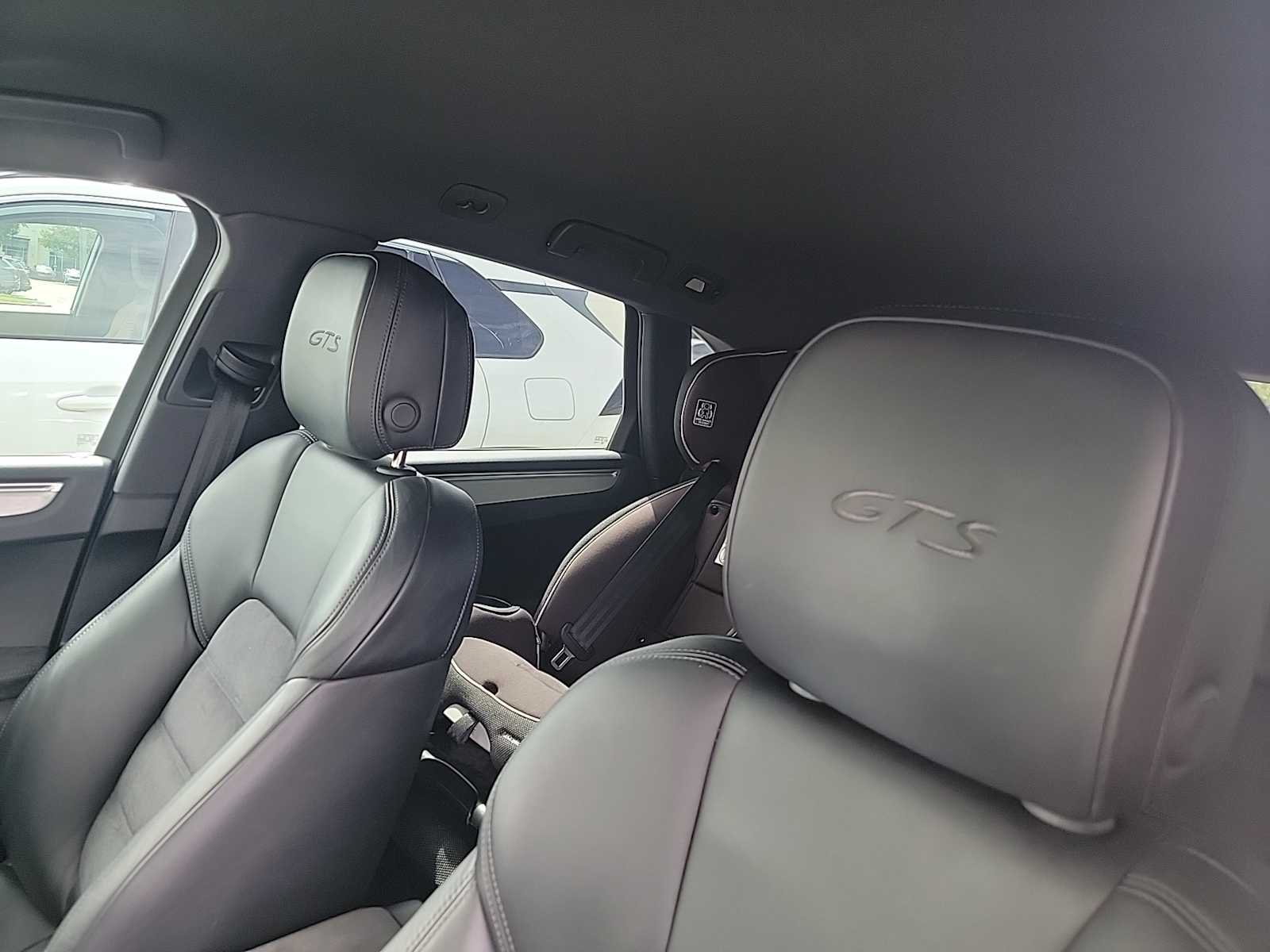 Thumbnail: 2018 Porsche Macan - 8