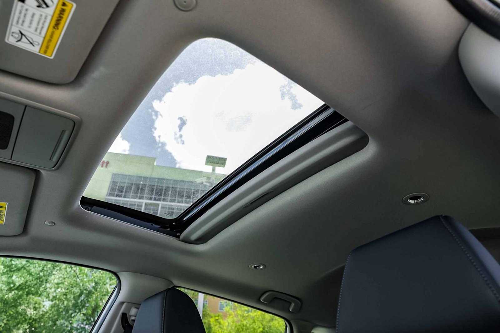 Thumbnail: 2025 Acura ADX - 25