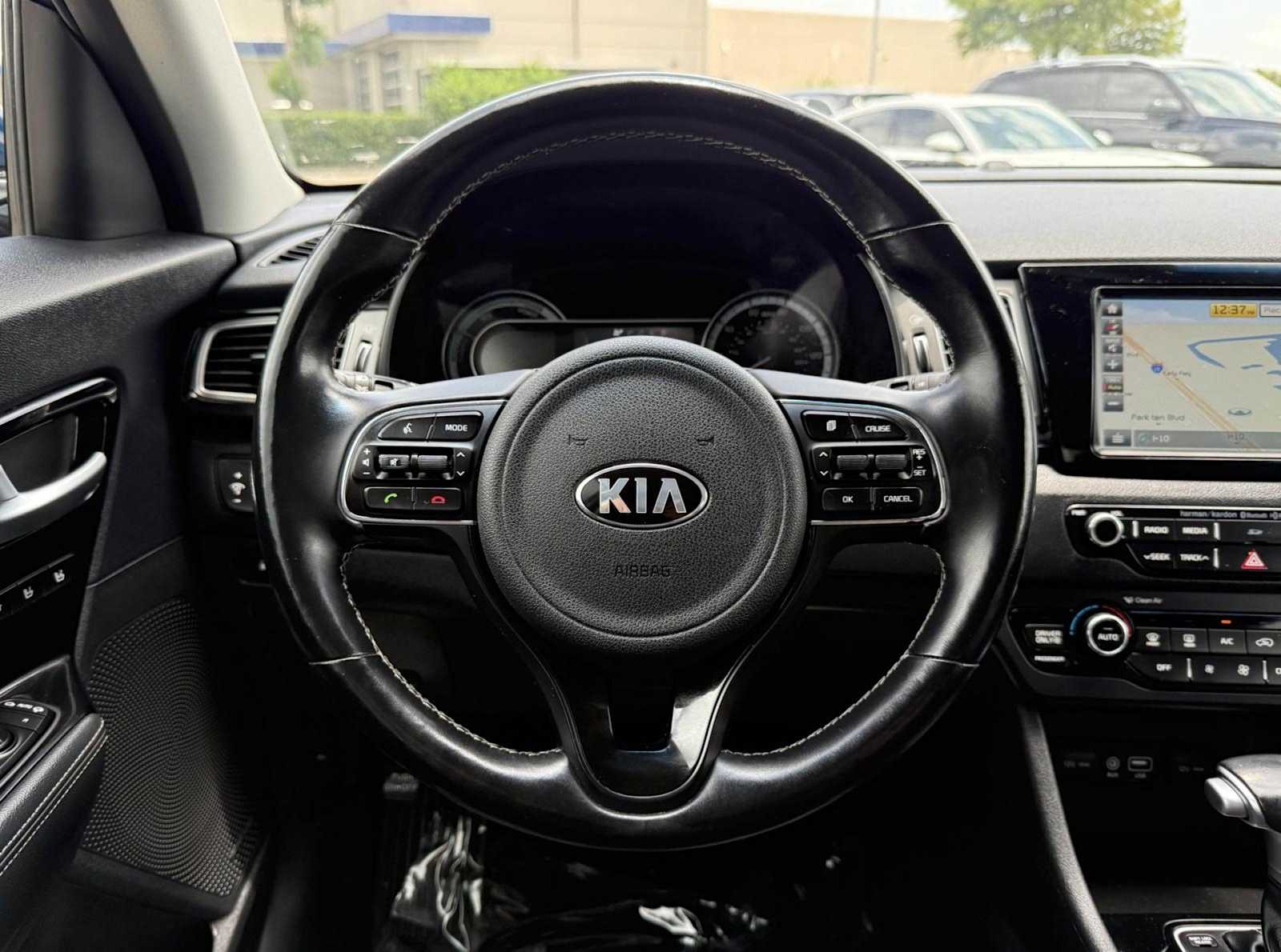 2017 Kia Niro Touring 15