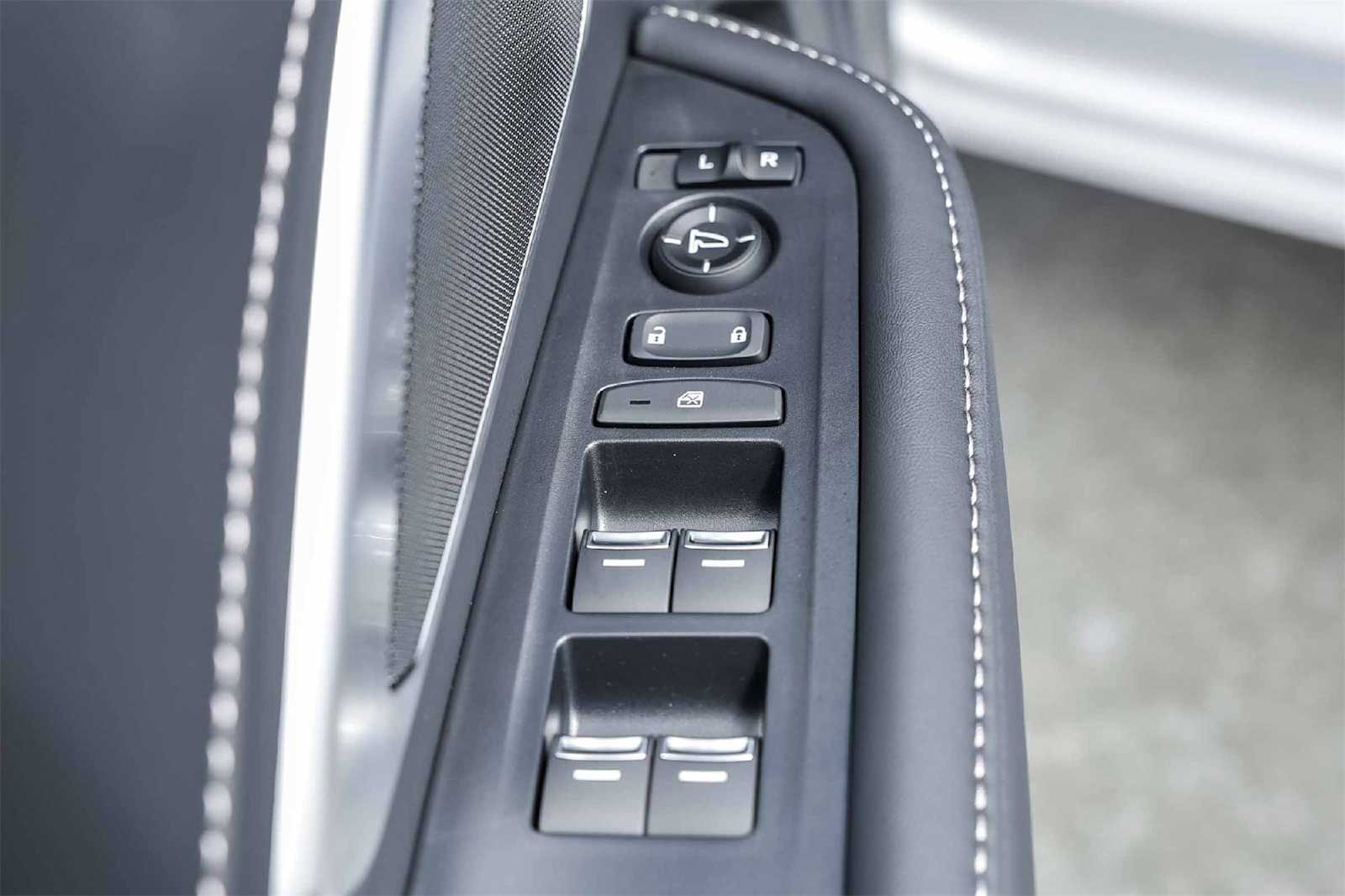 Thumbnail: 2025 Acura RDX - 26