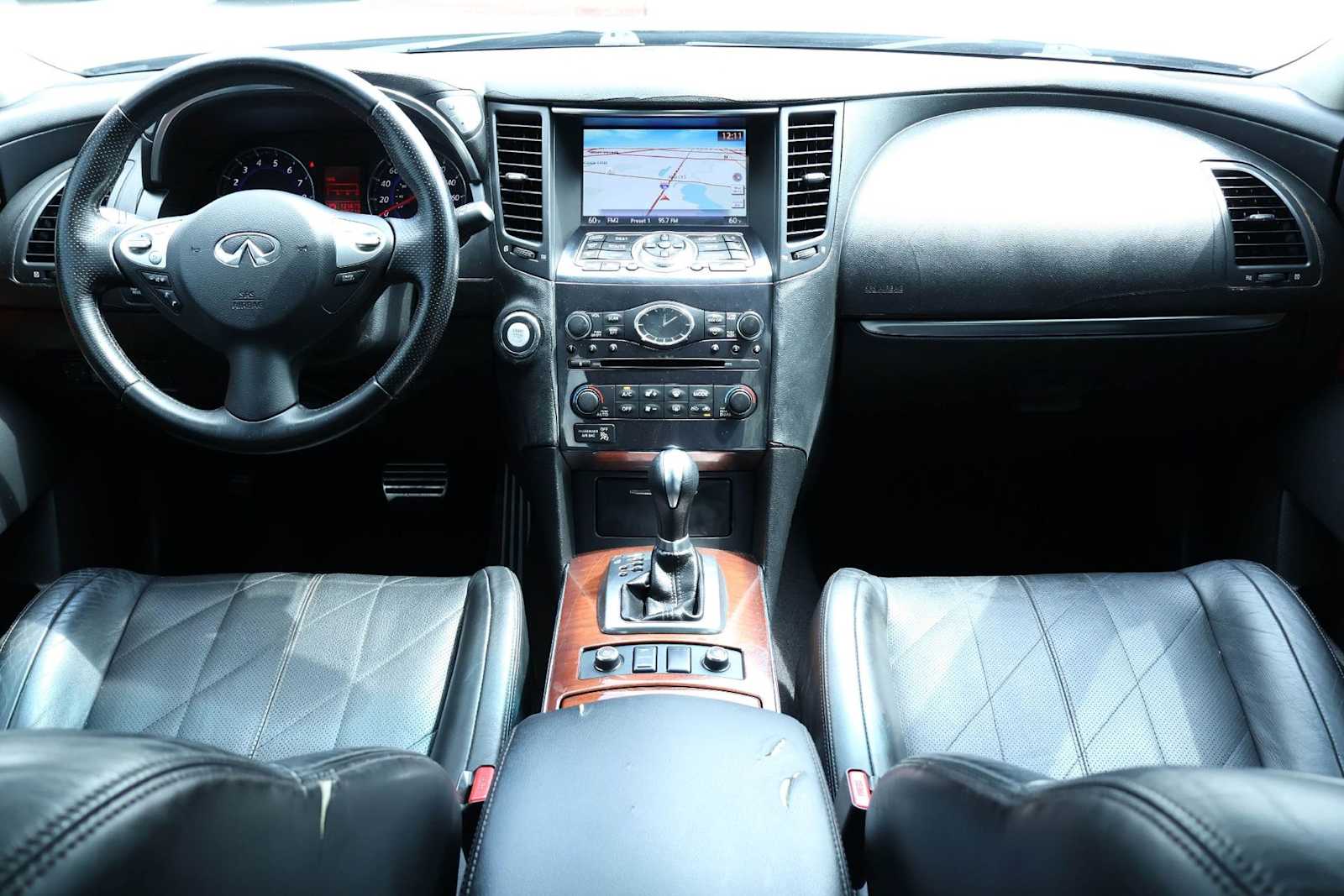 Thumbnail: 2011 INFINITI FX35 - 10