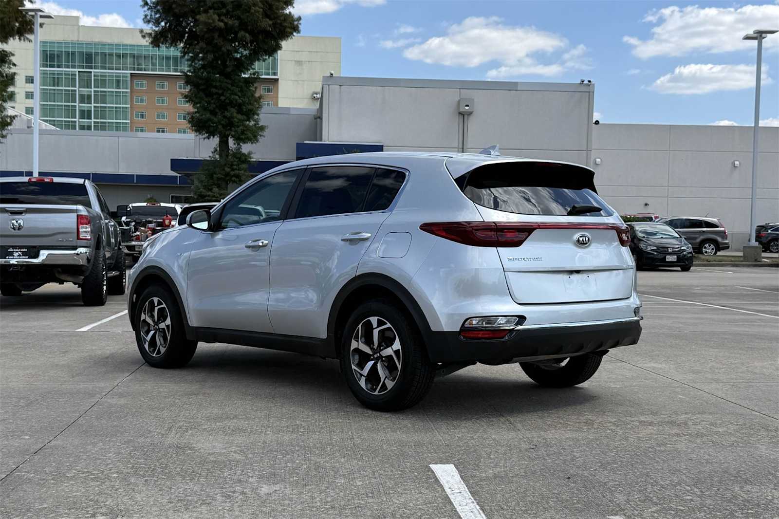 Thumbnail: 2022 Kia Sportage - 4