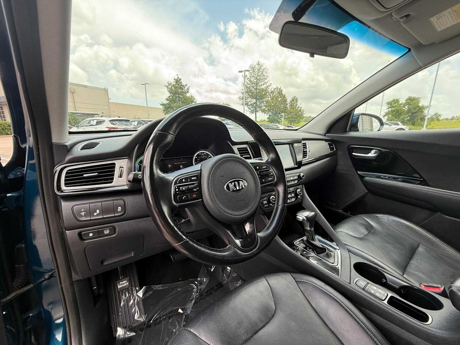 2017 Kia Niro Touring 2