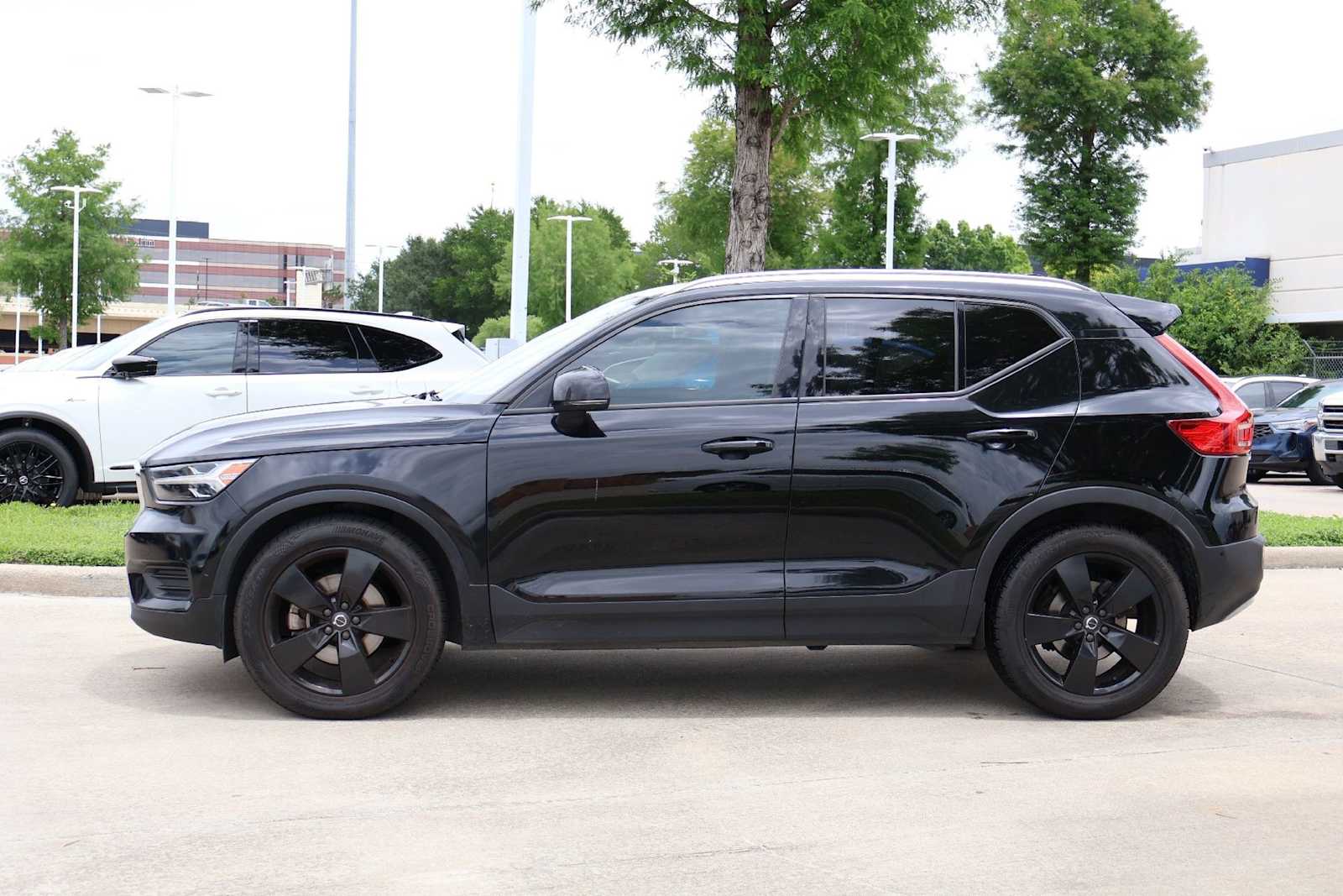 Thumbnail: 2019 Volvo XC40 - 3