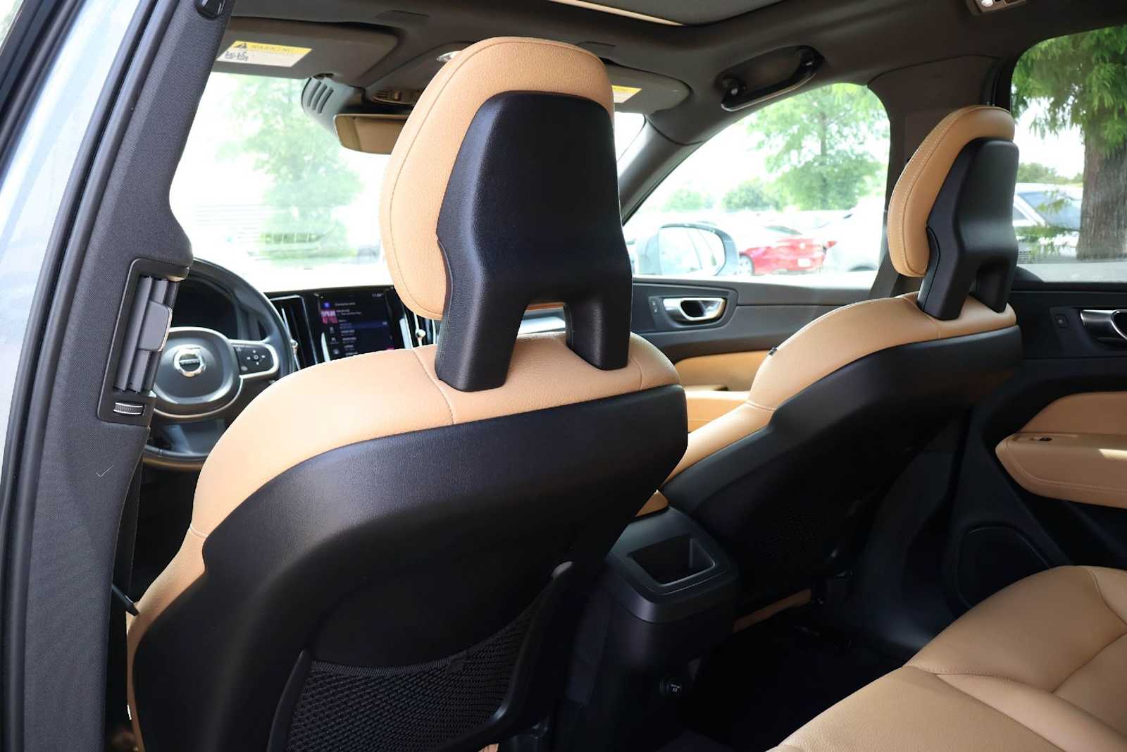 Thumbnail: 2018 Volvo XC60 - 12
