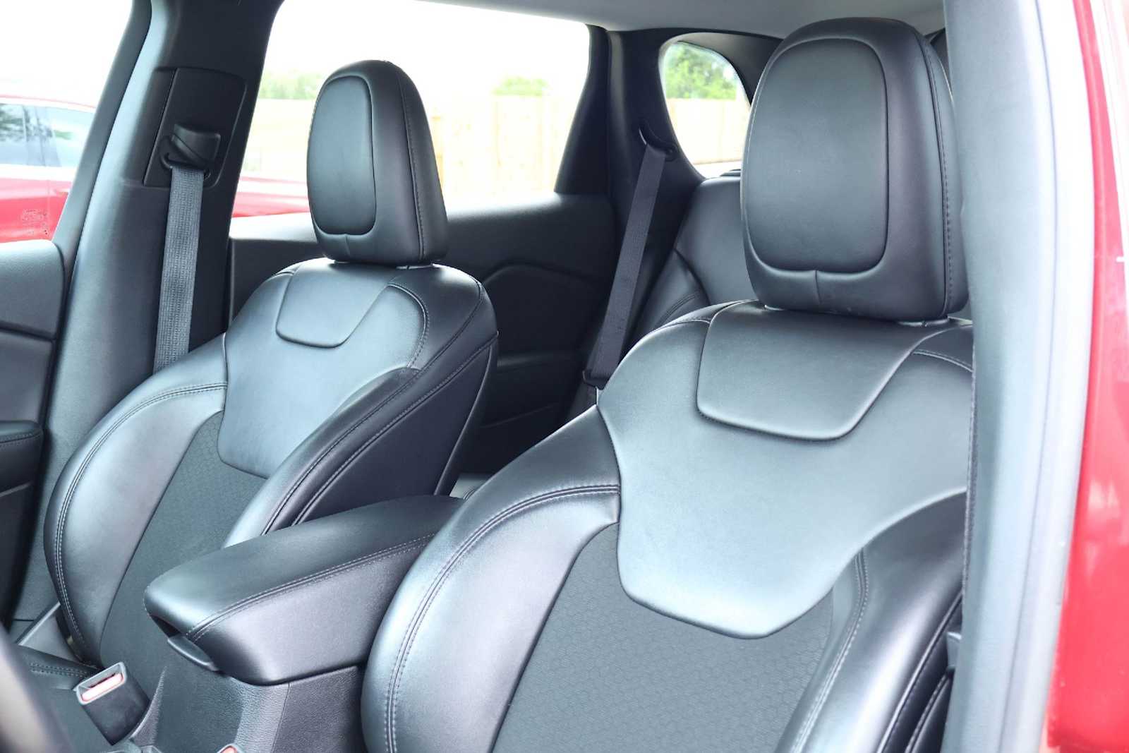 Thumbnail: 2021 Jeep Cherokee - 11