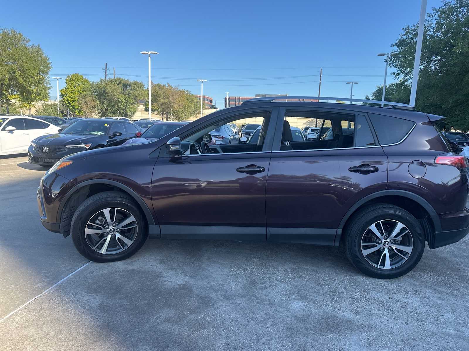 Thumbnail: 2018 Toyota RAV4 - 7
