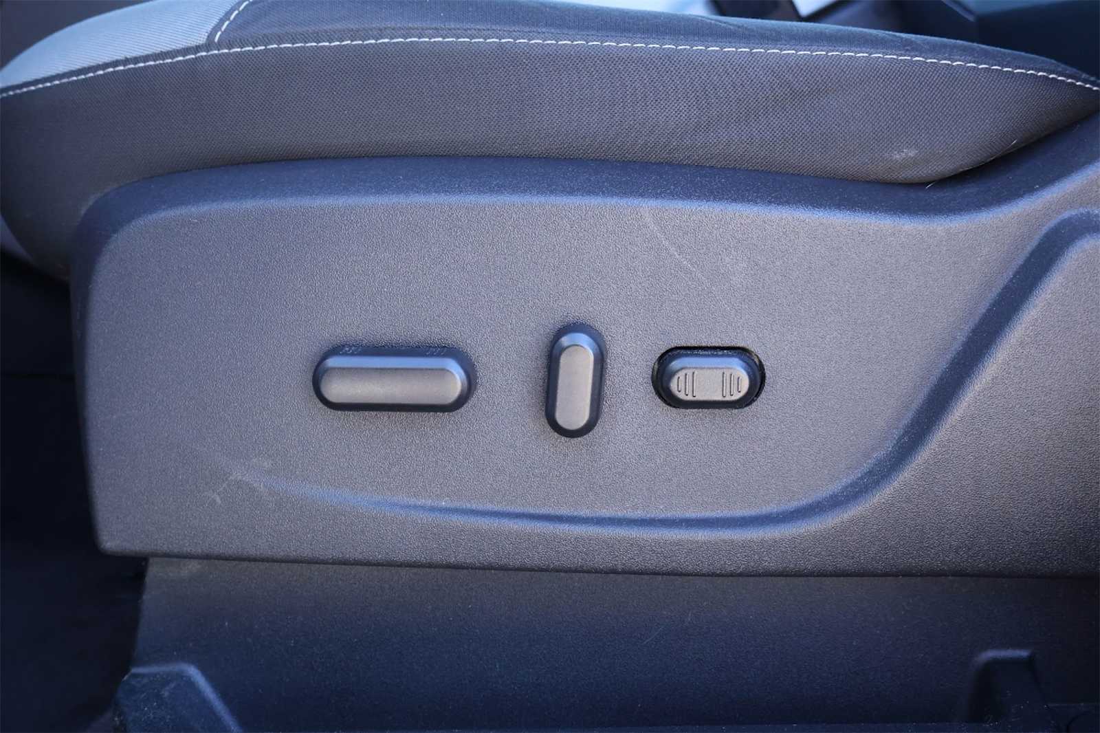 Thumbnail: 2015 Ford Escape - 24