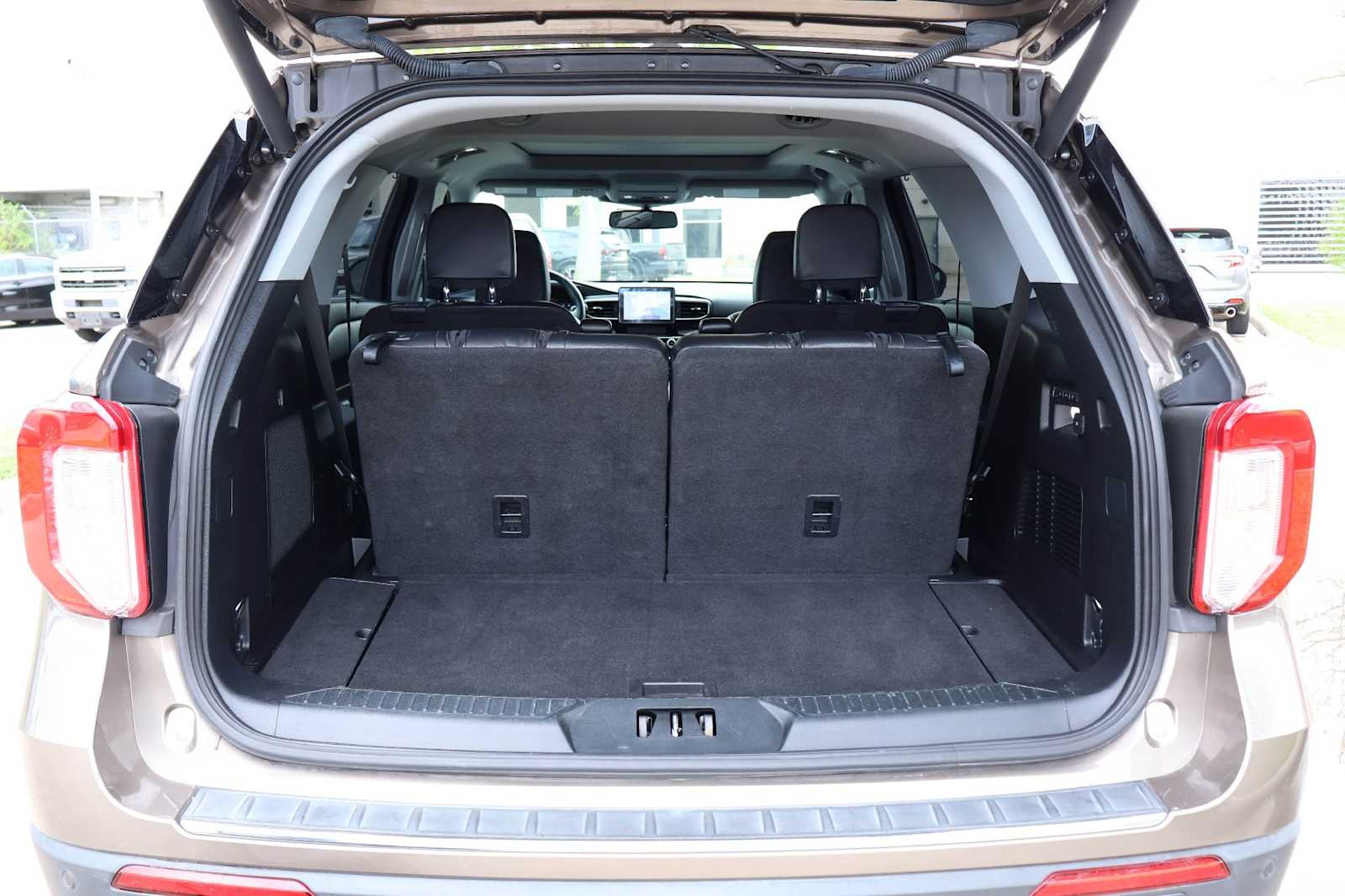 Thumbnail: 2021 Ford Explorer - 19