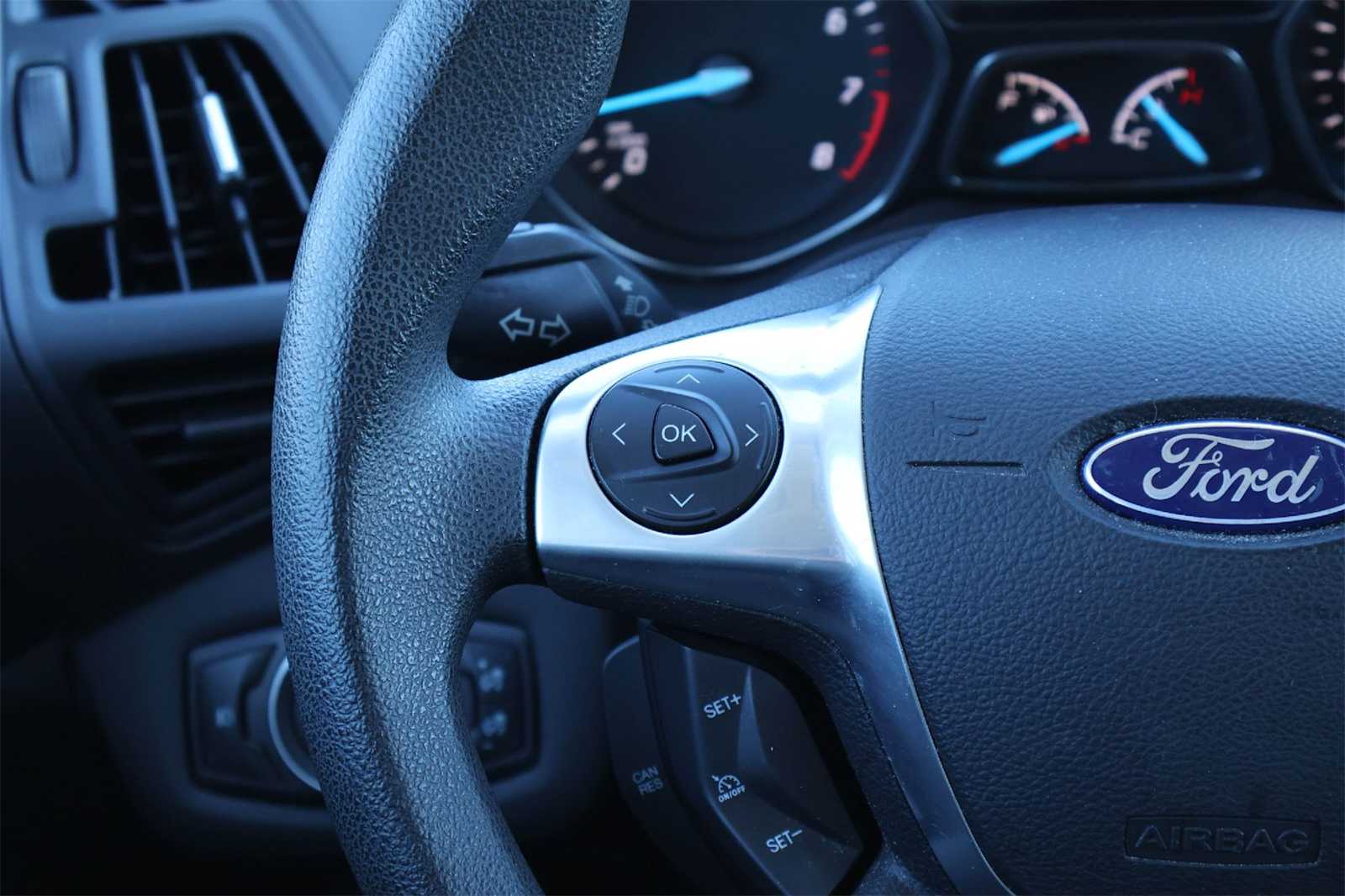 Thumbnail: 2015 Ford Escape - 22