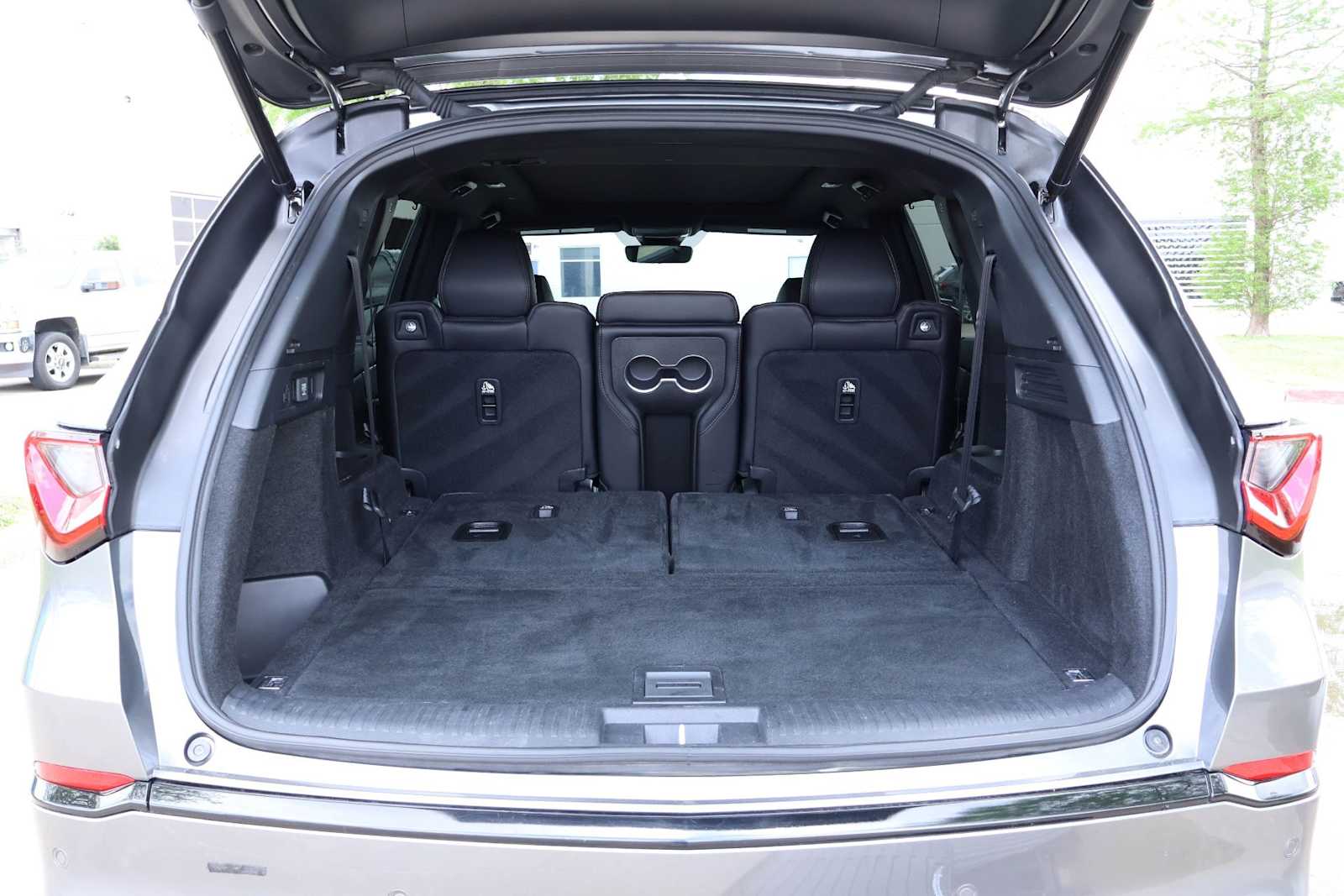 Thumbnail: 2023 Acura MDX - 19