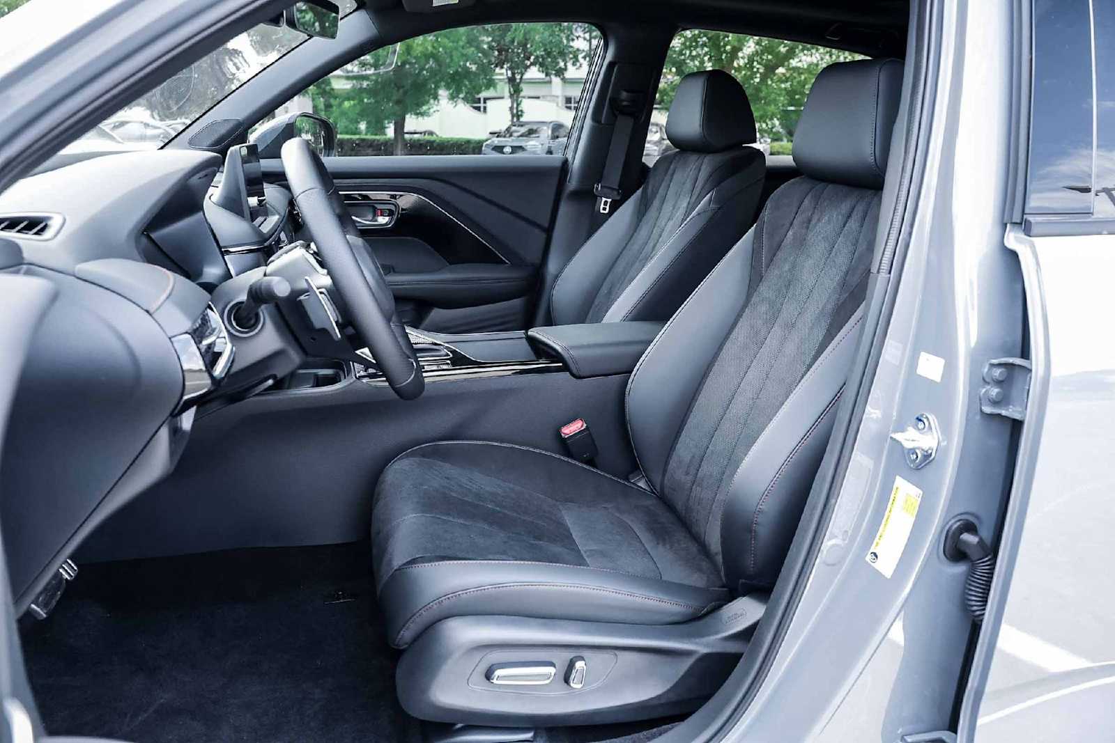 Thumbnail: 2025 Acura ADX - 11