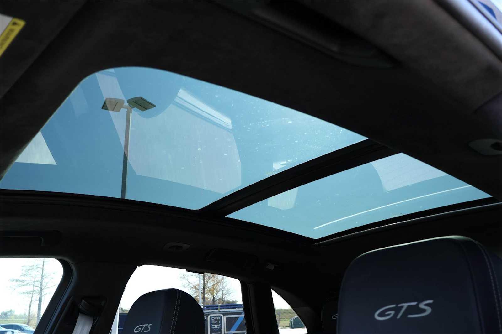 Thumbnail: 2017 Porsche Macan - 29