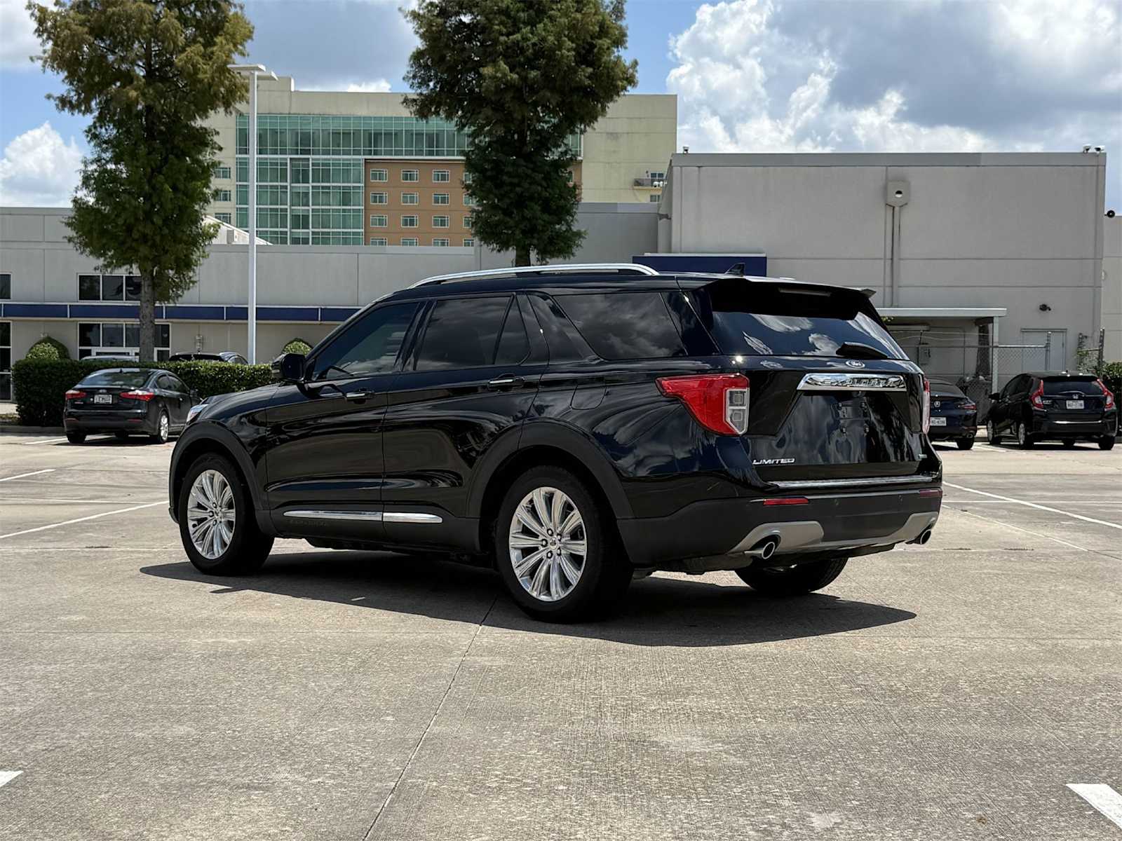Thumbnail: 2020 Ford Explorer - 4