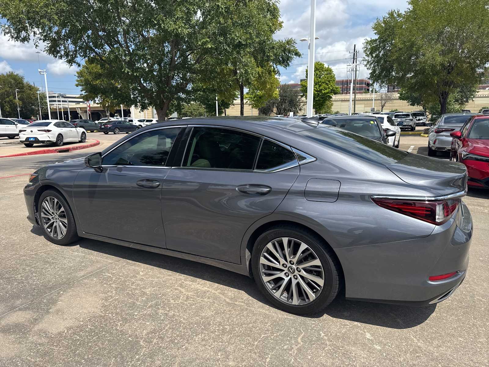 Thumbnail: 2019 Lexus ES - 3