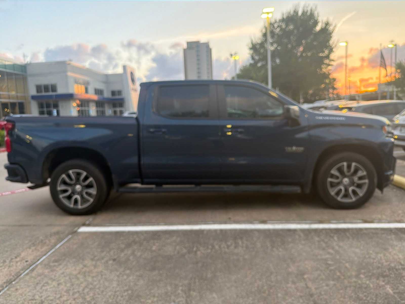 Thumbnail: 2021 Chevrolet Silverado 1500 - 3