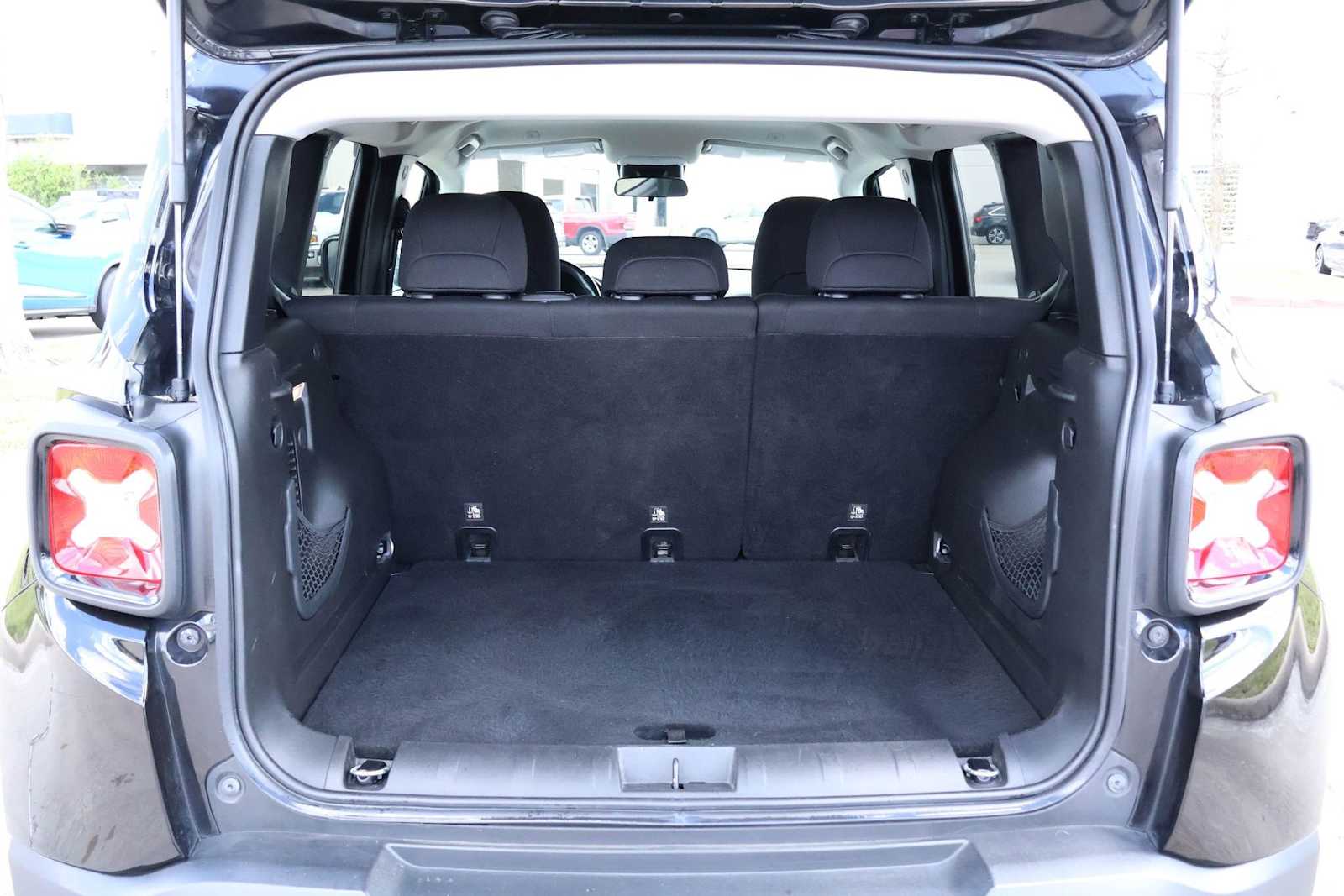 Thumbnail: 2018 Jeep Renegade - 19