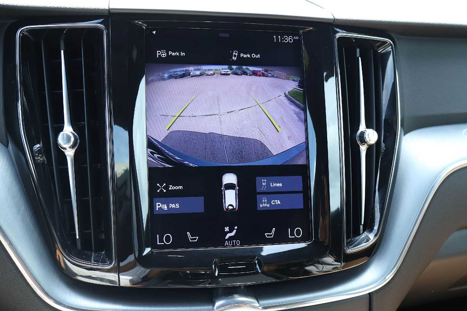 Thumbnail: 2018 Volvo XC60 - 27