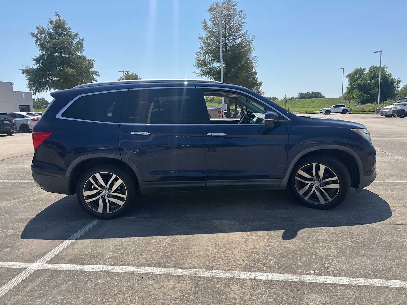 Thumbnail: 2017 Honda Pilot - 4