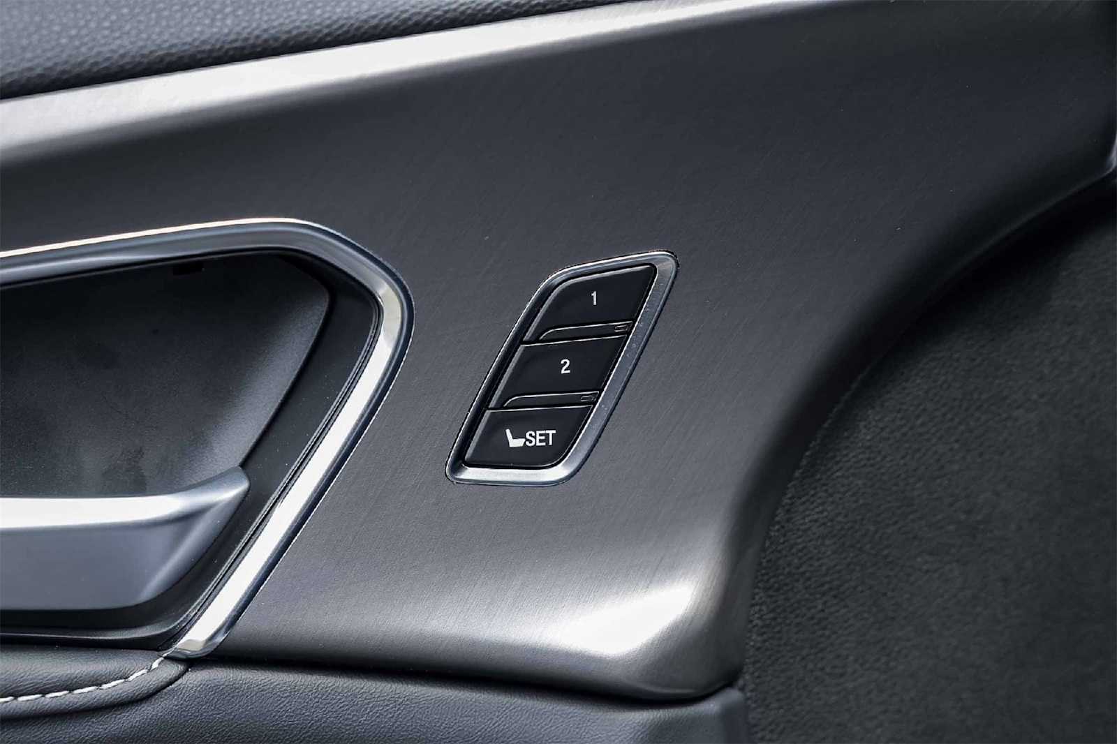 Thumbnail: 2025 Acura RDX - 25