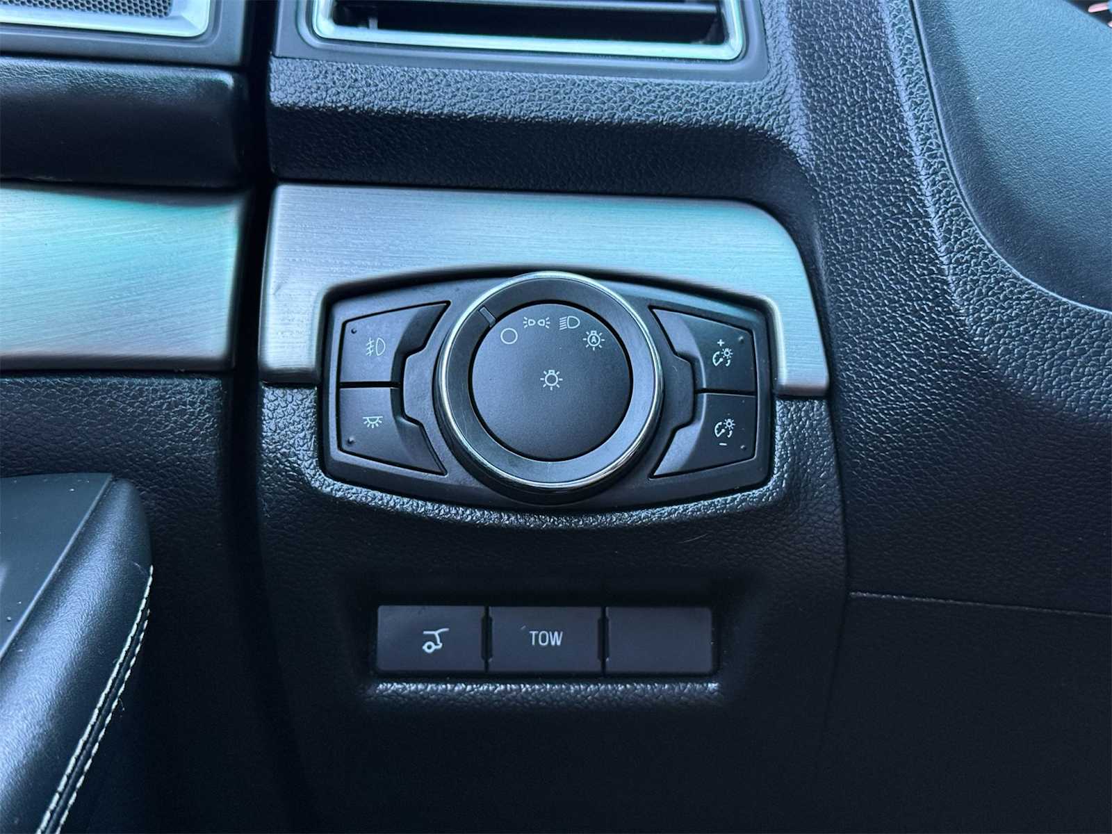 Thumbnail: 2016 Ford Explorer - 27