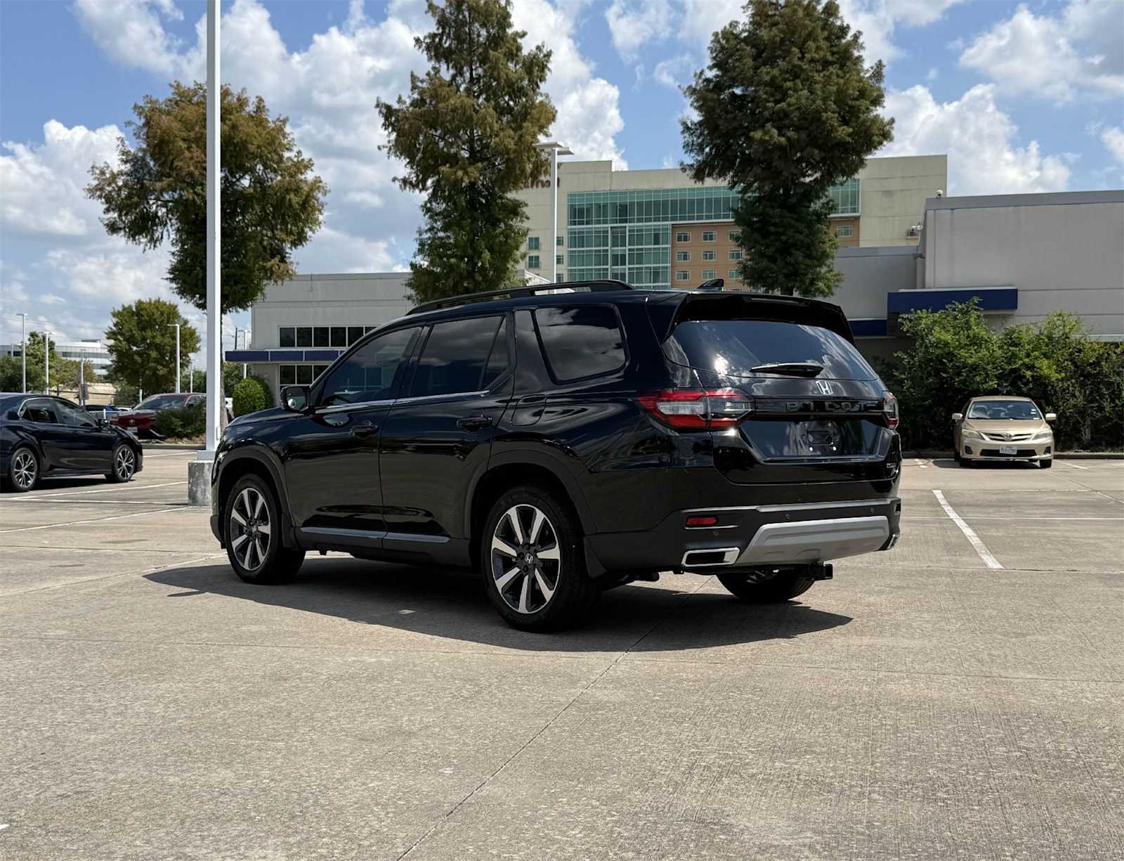 Thumbnail: 2023 Honda Pilot - 4