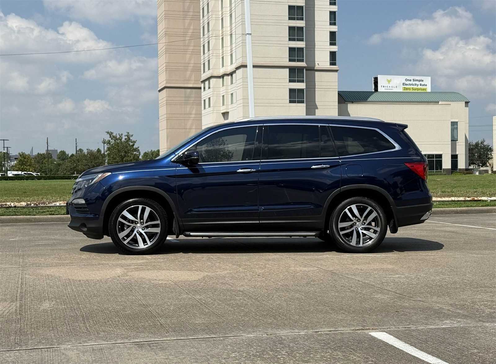 Thumbnail: 2018 Honda Pilot - 3