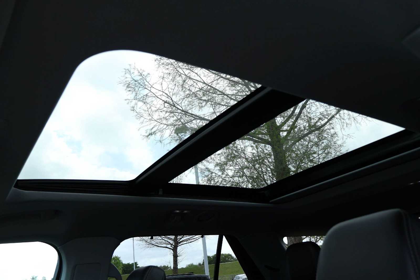 Thumbnail: 2021 Ford Explorer - 29