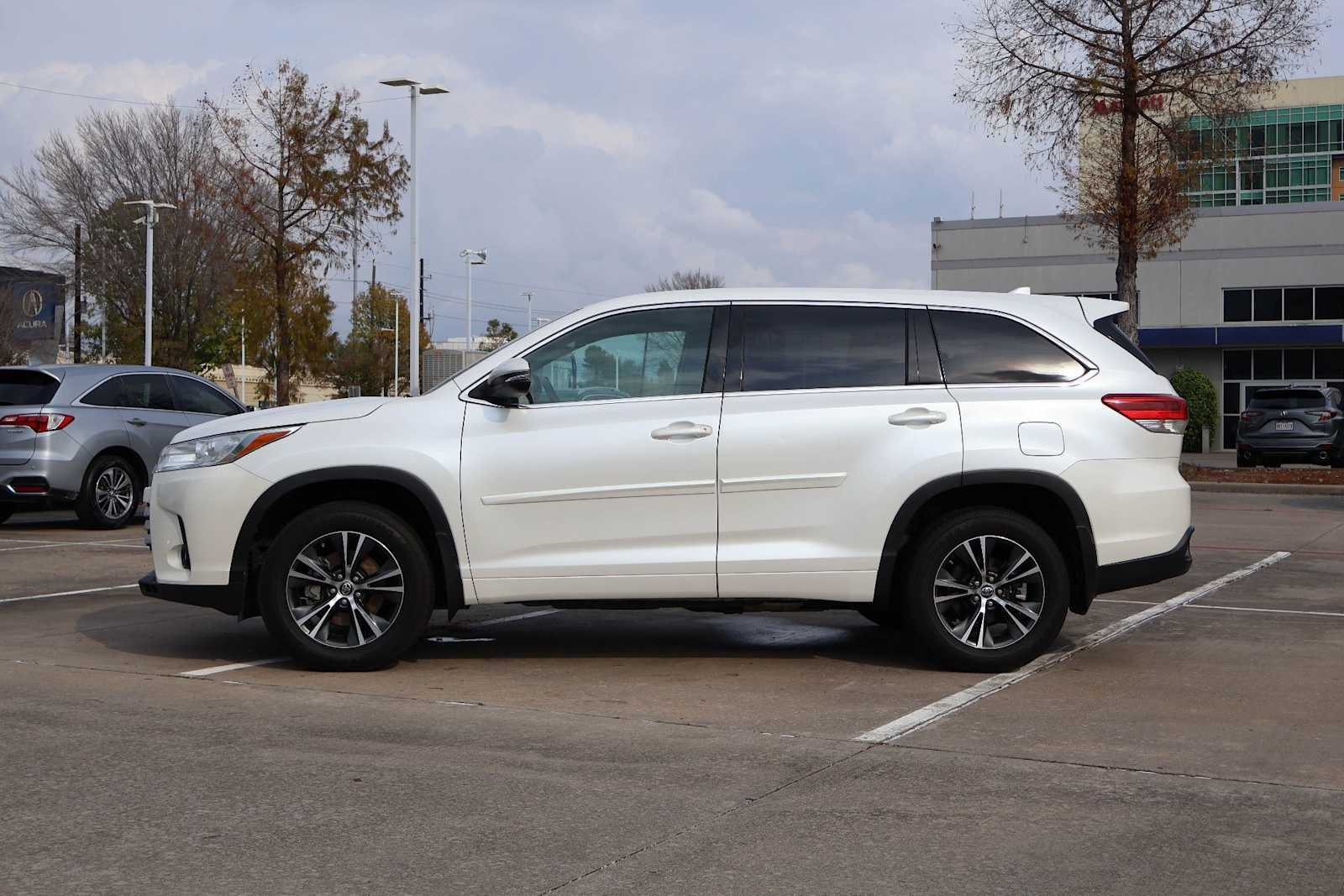 Thumbnail: 2018 Toyota Highlander - 3