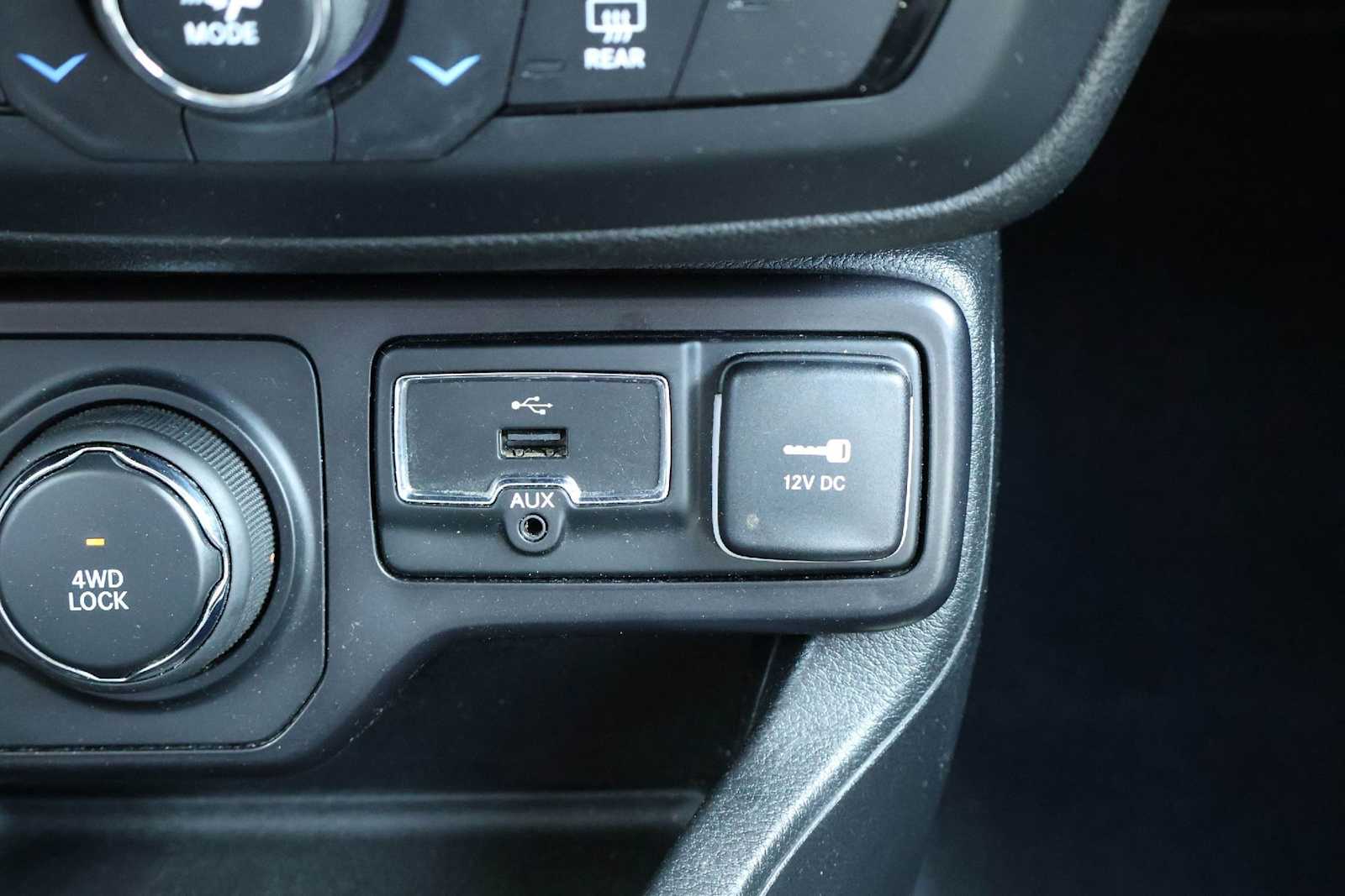 Thumbnail: 2018 Jeep Renegade - 27