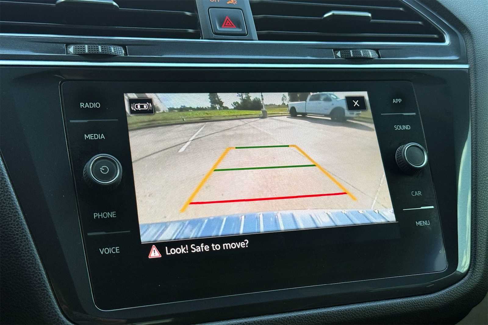 Thumbnail: 2022 Volkswagen Tiguan - 27