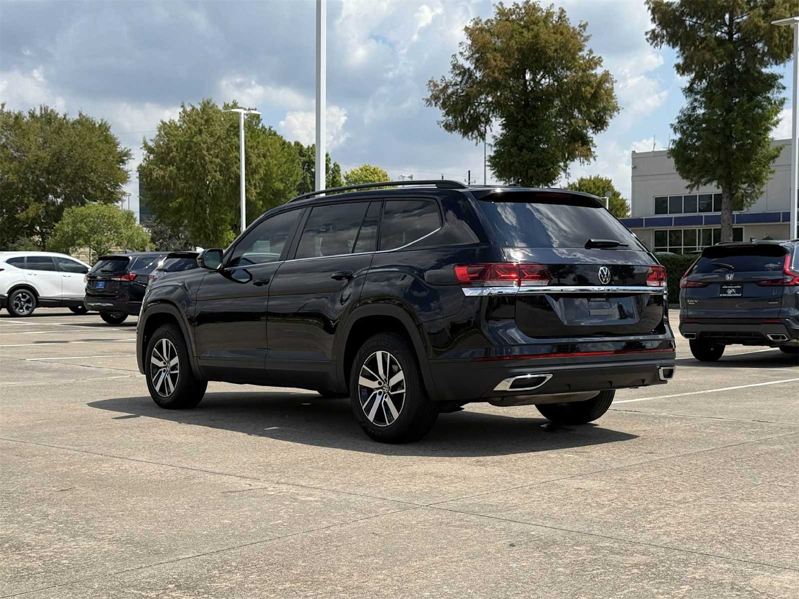 Thumbnail: 2023 Volkswagen Atlas - 4