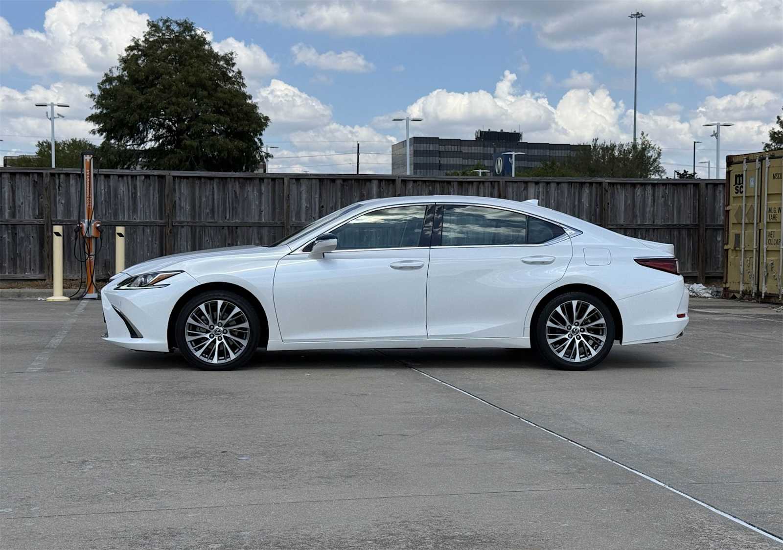 Thumbnail: 2019 Lexus ES - 3